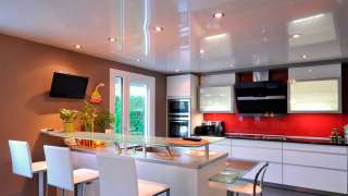 Глянцевые потоки. Натяжные потолки