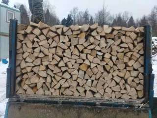 Хвойные дрова расколотые