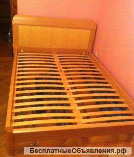 Прадаю каркас кровати + стенка