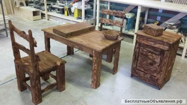 Стол и стулья