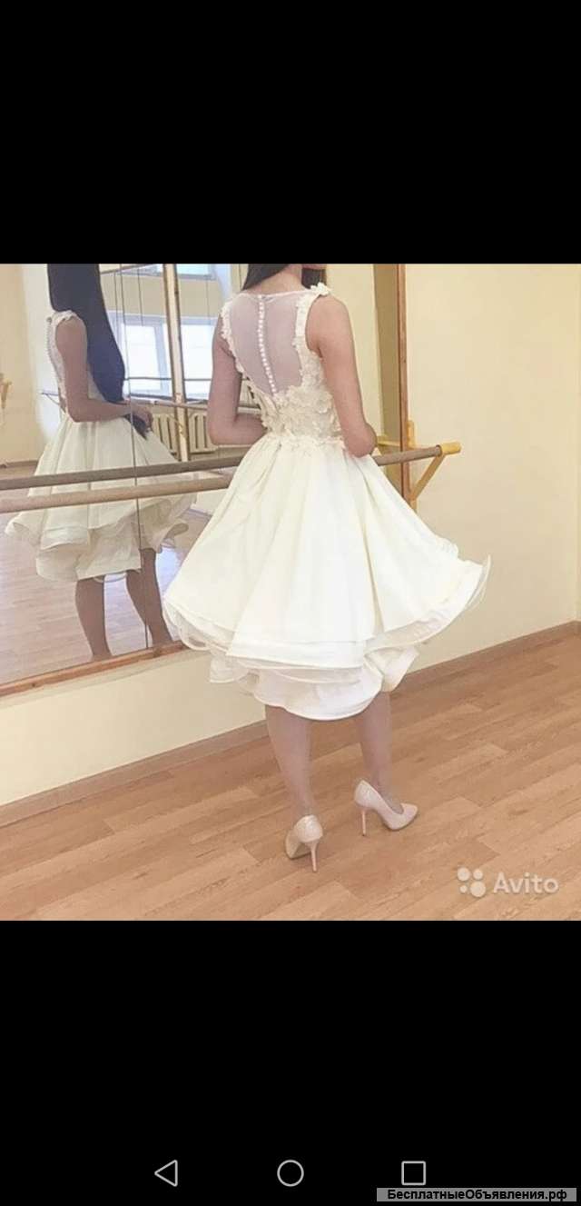 Платье молочного цвета