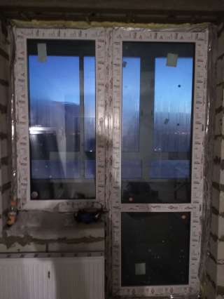 Окно и дверь на балкон