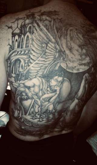 Мастер татуировки