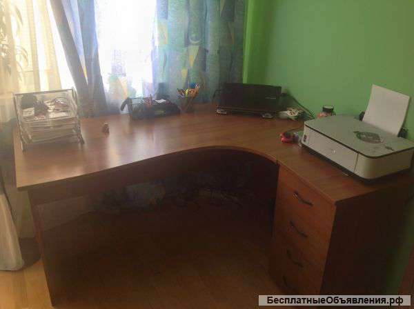 Компьютерный стол