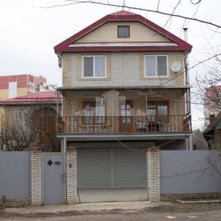 Дом 3 этажа, 230 м2, 10 соток