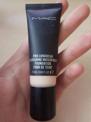MAC тональный крем Оттенок 13 (самый светлый)