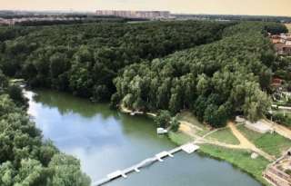 Зона отдыха у пруда в аренду