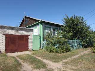 Дом (можно на 2 хозяина) с жилым флигелем на участке