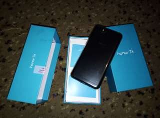 Два смартфона Honor