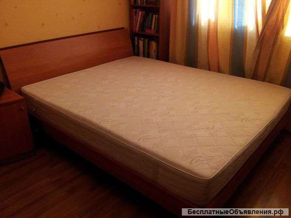 Двухспальную кровать с матрасом