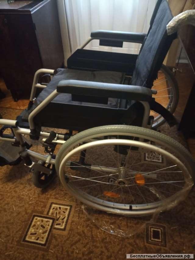 Инвалидное кресло-коляску (новое)