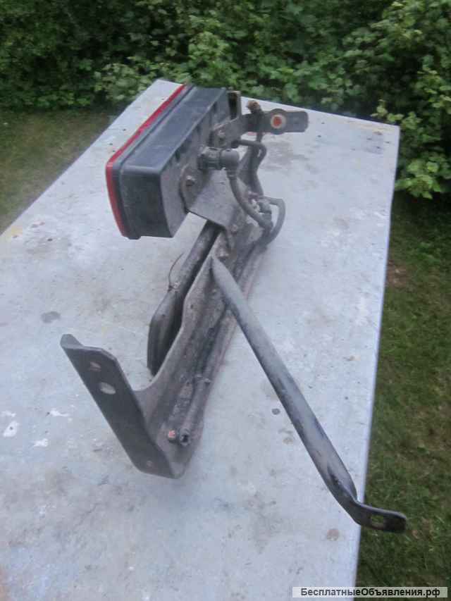 Фонарь задний левый, б/у, в сборе с кронштейном для грузовых автомобилей Mercedes Atego