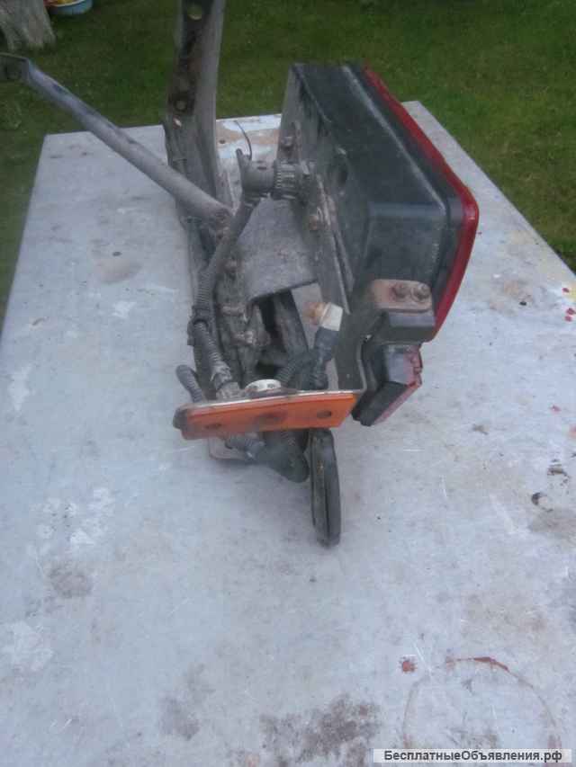 Фонарь задний левый, б/у, в сборе с кронштейном для грузовых автомобилей Mercedes Atego