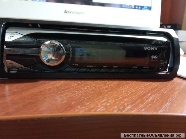 ПродаюCD проигрыватель автомобильный с встроенным FM-тюнером