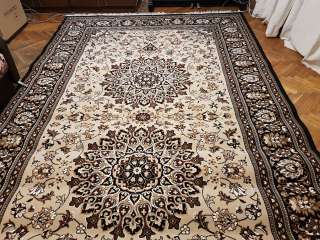 Большой красивый новый ковер 270 х 450см