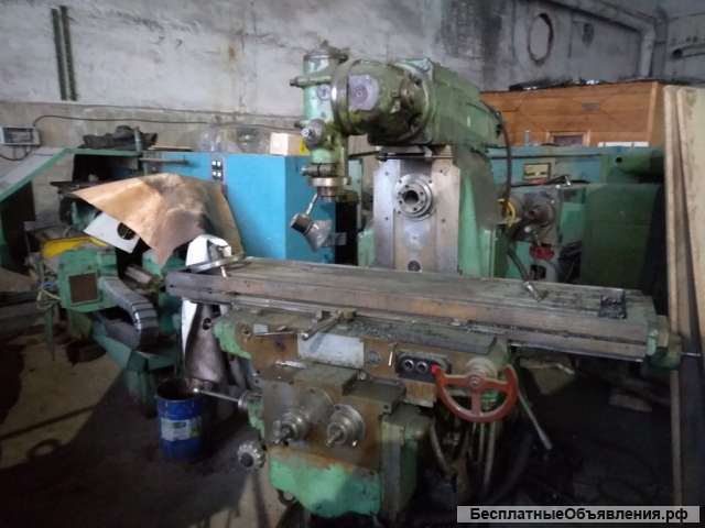 Станок вертикально фрезерный 6М83Ш