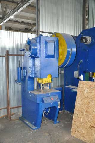 Пресс КД 2126 от линии по производству среднегрузовых стеллажей