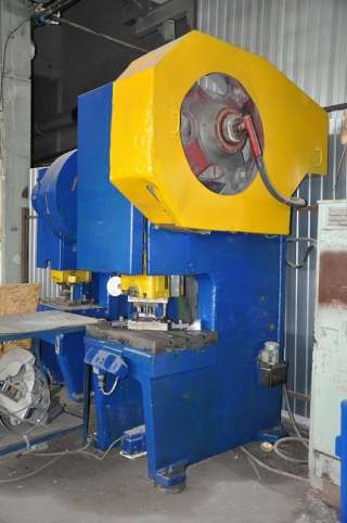 Пресс КД 2122 от линии по производству среднегрузовых стеллажей