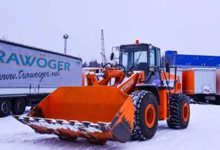 Фронтальный погрузчик Hitachi LX 230