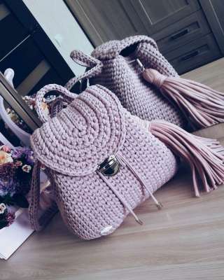 Сумки, рюкзаки, клатчи из трикотажной пряжи