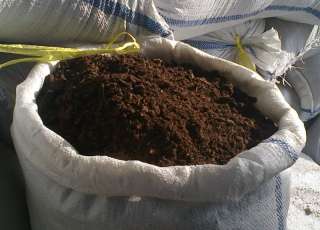 Конский навоз перегнивший, в мешках