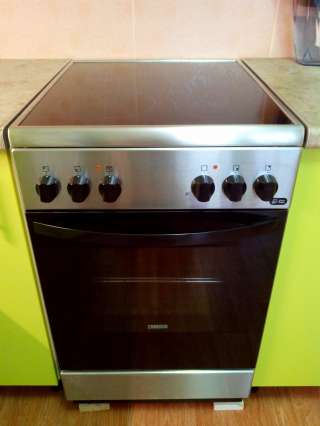 Электроплиту Zanussi в идеальном состоянии