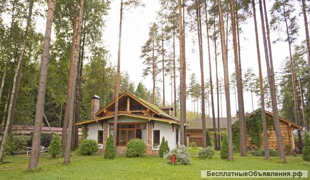 Двухэтажный домик с русской баней и детской площадкой