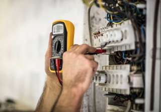 Требуется дежурный электрик