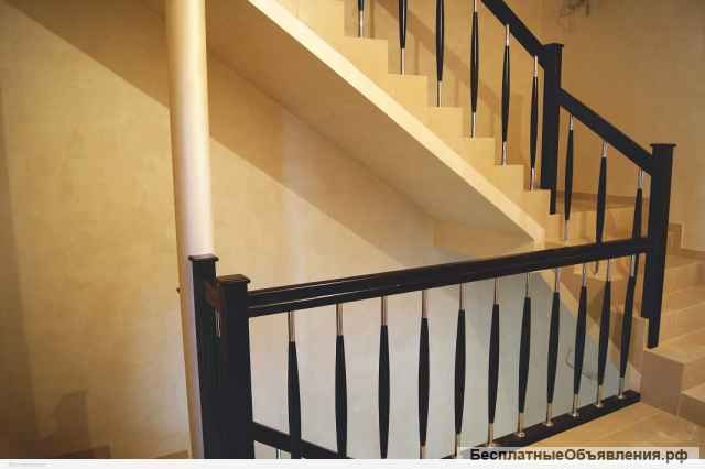 Комбинированные балясины металл - дерево для лестниц