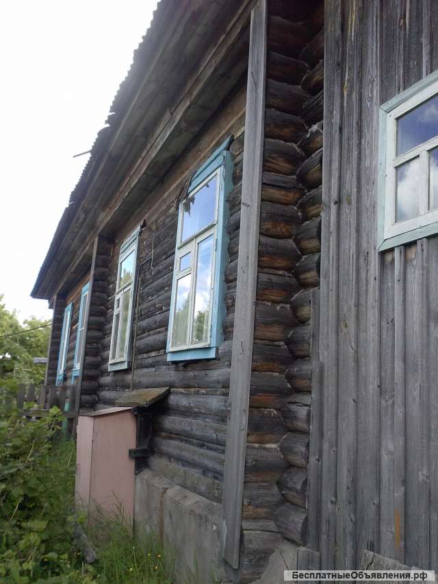 Квартиру в деревянном доме с участком