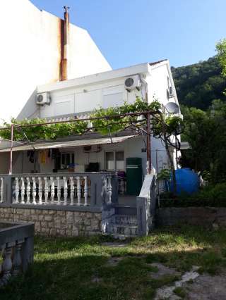 Дом с комнатами-350м от пляжа-Петровац-Черногория
