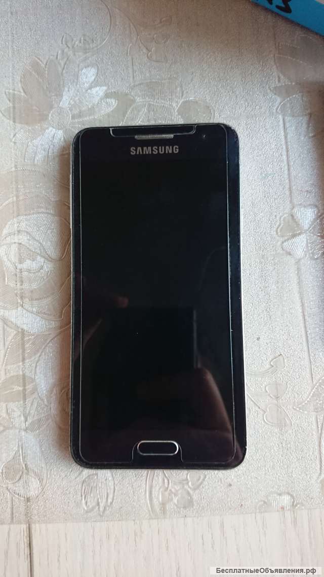 Смартфон Samsung Galaxy A3 (2014) SM-A300F Dual