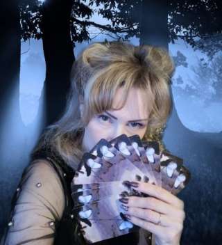 Гадалка на картах таро - АЙНА