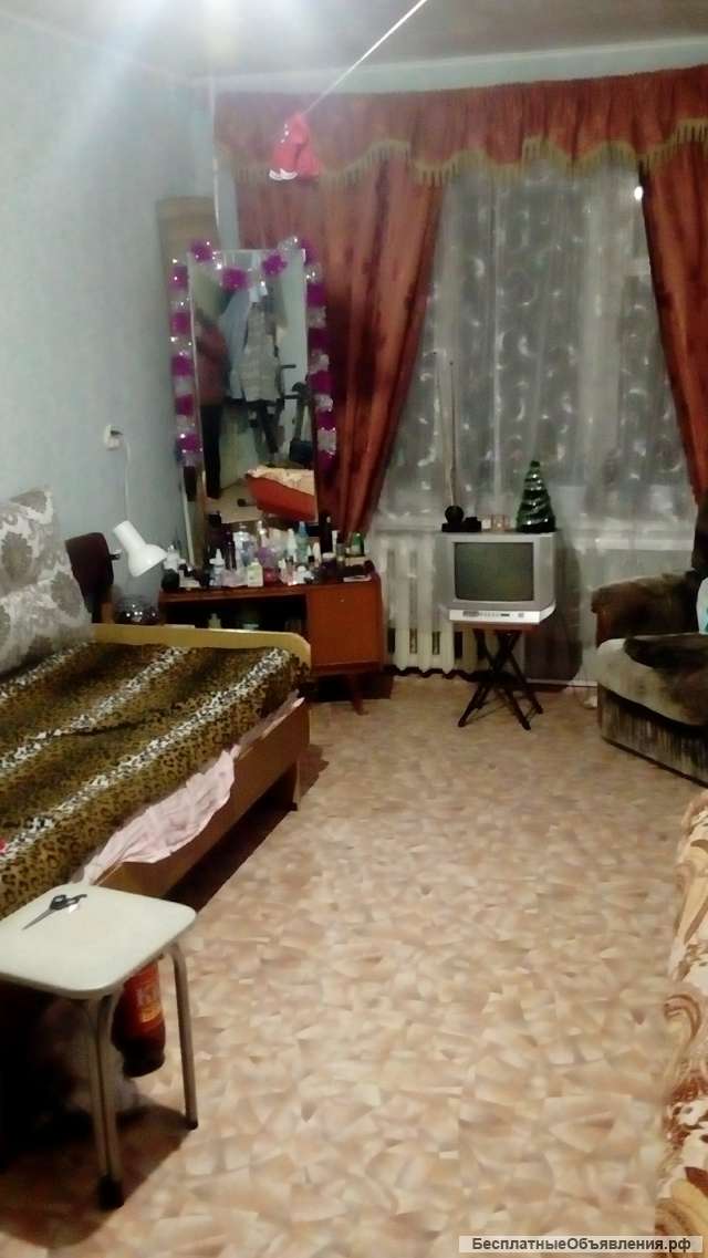 Комнату на меньшую