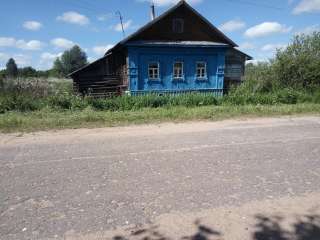 Дом бревенчатый и 40 соток участок, электричество прописка асфальтированный круглогодичный подъезд