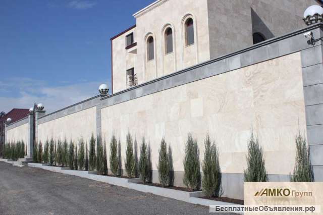 Облицовка забора натуральным камнем известняком травертином туфом фельзитом