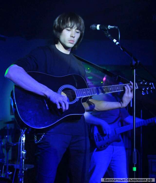 Поёт артист оригинального жанра Мухаммед Фозилов