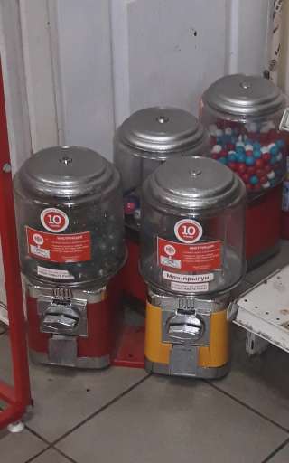 Автомат для жевачек, прыгунов игрушек