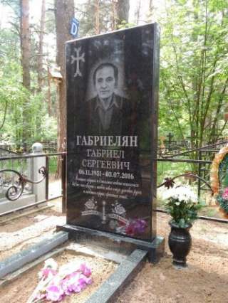 Гранитный памятник