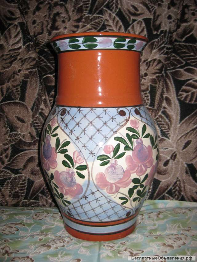 Керамическая ваза с ручной росписью