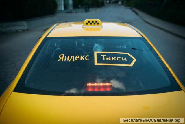 Водитель в такси Яндекс Uber