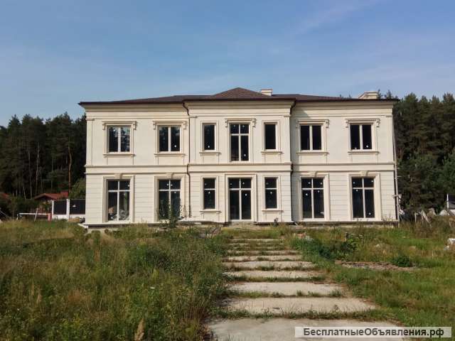 Новый дом в классическом стиле в камерном поселке в 7 км от мкад