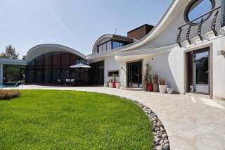 Дом с большим участком