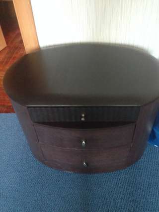 Прикроватные тумбы