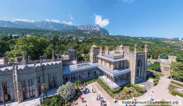 Номер с балконом с видом на горы и кусочек моря