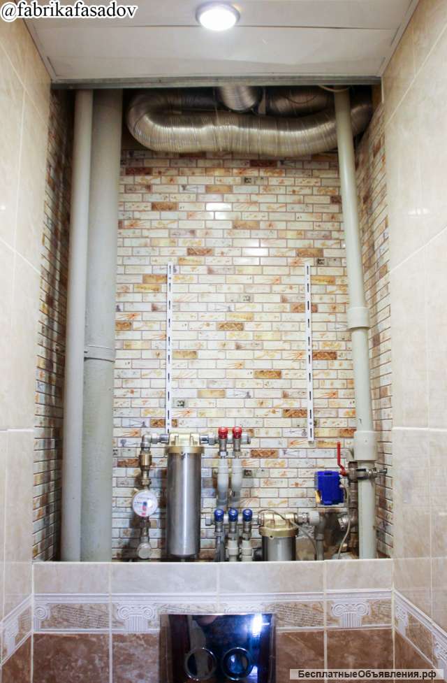 Дверца в потайную ревизионную нишу в санузле