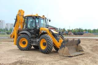 Экскаватор погрузчик JCB