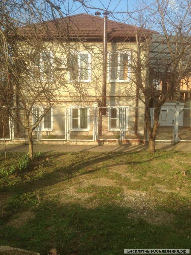 Двухэтажный дом в центре г. Армавира Краснодарского края