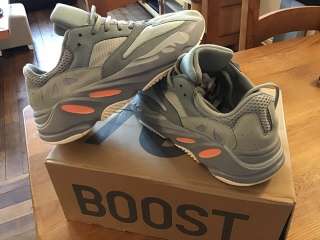 Adidas Yeezy Boost 700