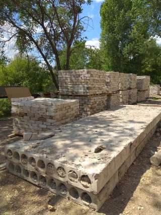 Плиты, перемычки, кирпич